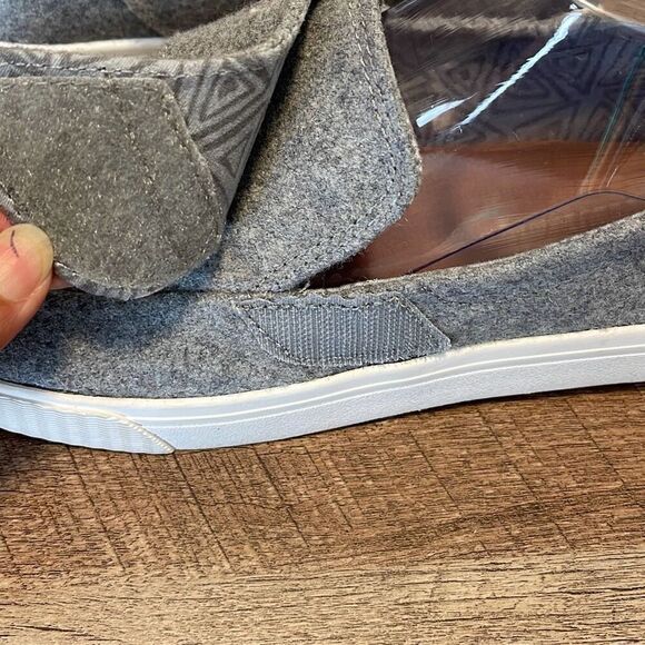 TOMS Altair Slip-On Loafers Women’s Size 8.5 Felt Suede Gray. EUC - Picture 2 of 8